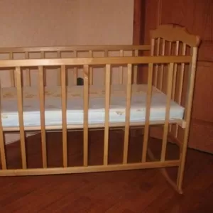 Продаю детскую кроватку 