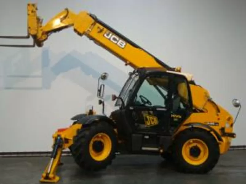 JCB 535 ― 140-телескопический погрузчик.