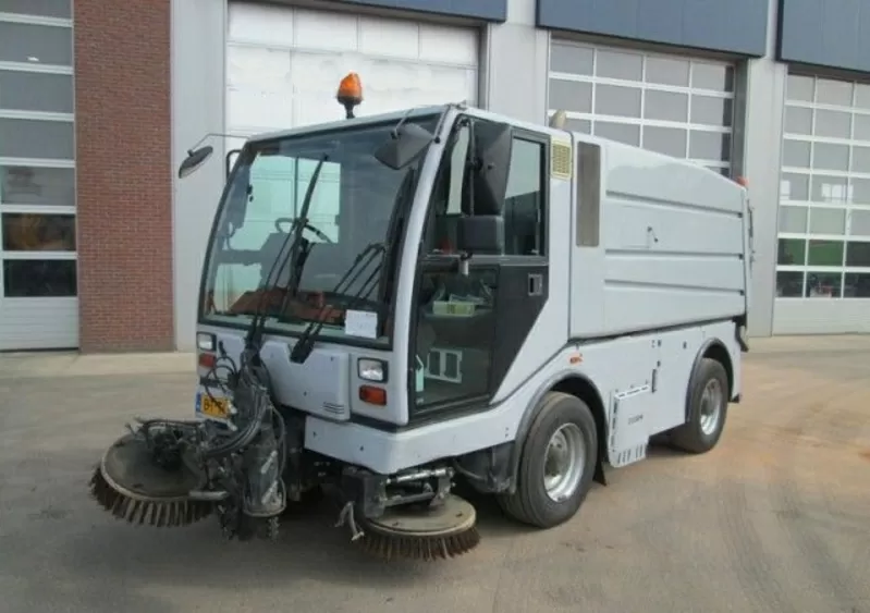 Bucher-Guyer CITY CAT 5000-коммунально-уборочная машина